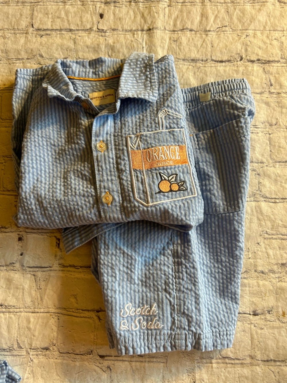 SCOTCH & SODA BOYS (2) SEERSUCKER SHORT OUTFITS BLUE/ORANGE JUICE BOX GRAPHICS 7 - Picture 2 of 10